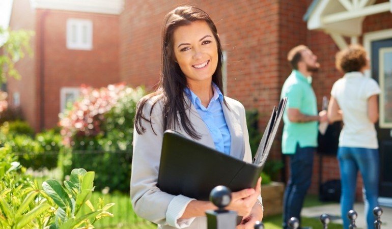 What Does A Real Estate Agent Do? (Job Of A Real Estate Agent)